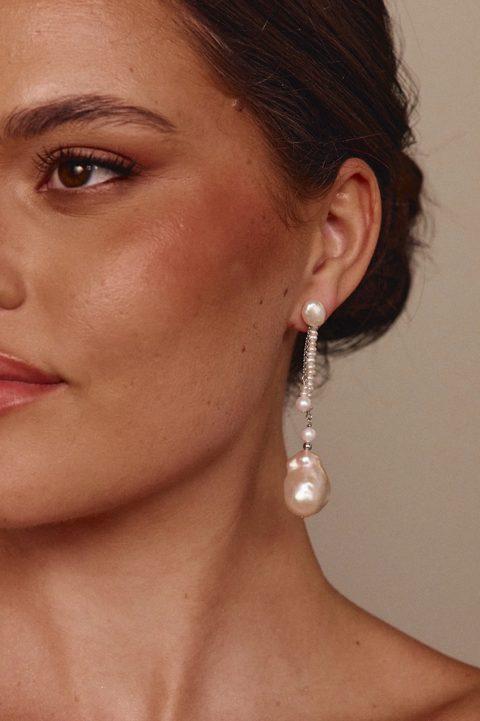 Seren Pearl Earrings - Image 3