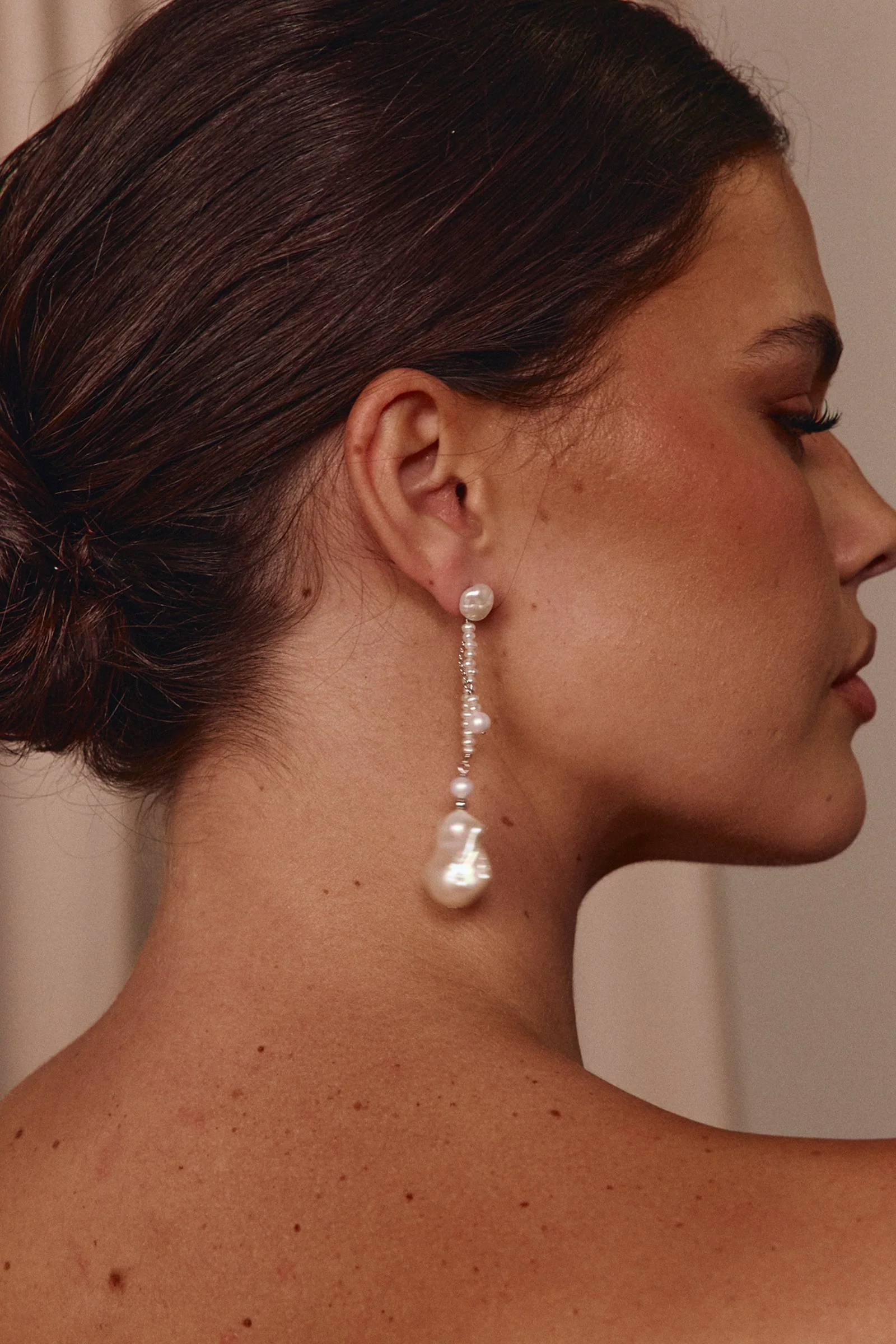 Seren Pearl Earrings - Image 8